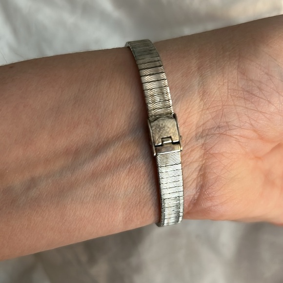 Vintage Benrus 14K Gold Dainty Watch - Picture 3 of 15